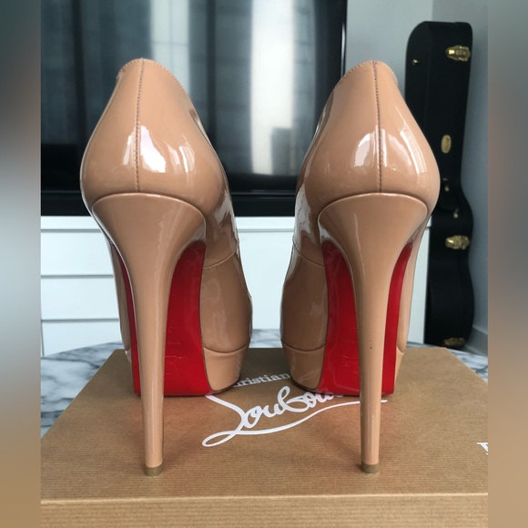CHRISTIAN LOUBOUTIN BIANCA - NUDE PATENT - SIZE 39.5/9.5 - DISPLAY MODEL - MINT! - Picture 2 of 6